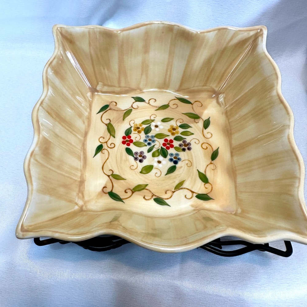 Temptations by Tara Petals Baking Dish 2.5qt (11 Inch) Metal Tray And Trivet